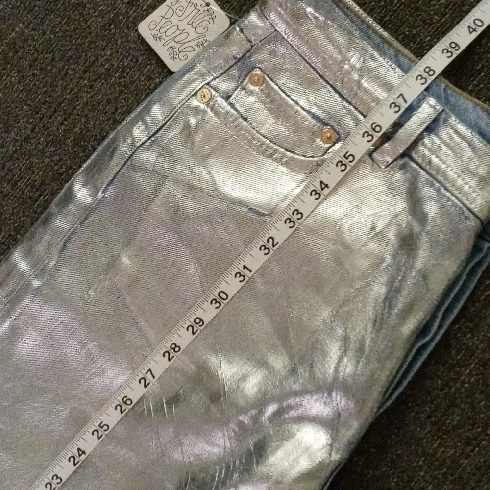 🆕️ 💙Free People💙 - Silver Maggie Foil Jean - Picture 14 of 16